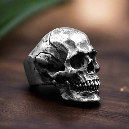 Anillo de calavera de acero Berserk