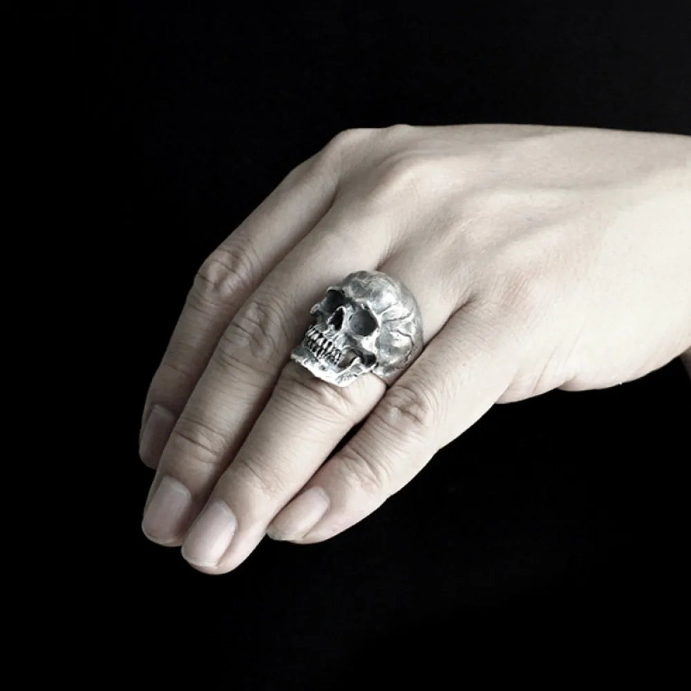 Anillo de calavera de acero Berserk